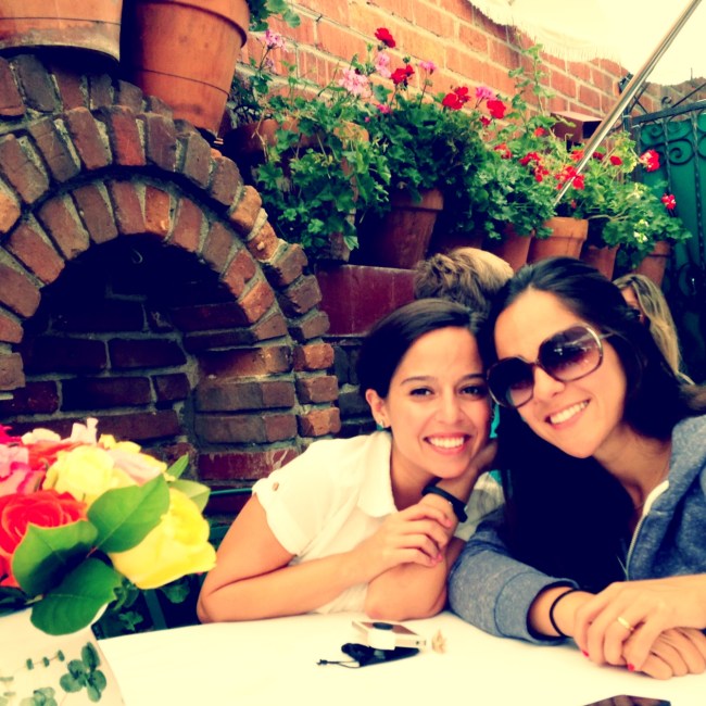 eat write walk blogger nina mufleh with her sister at the ivy in los angeles. 